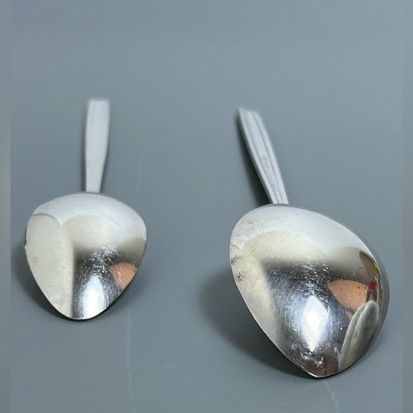 Oneida Community Via Roma Stainless Flatware 4pcs 3 Soup Spoons 1 Teaspoon - Picture 8 of 9